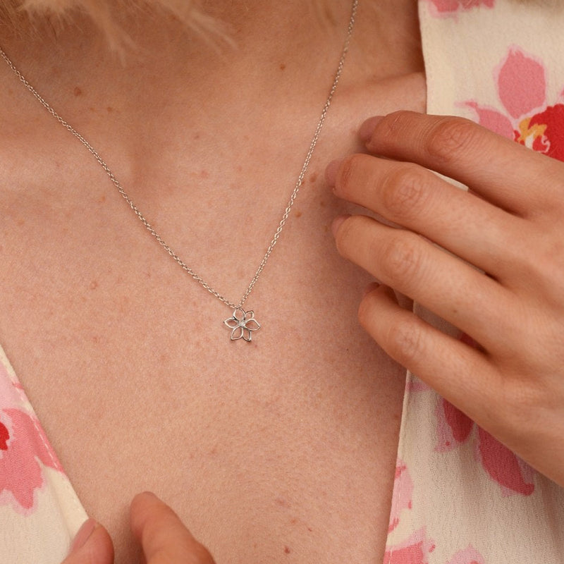 Hot Diamonds Silver Amulets Flower Pendant Necklace DP894